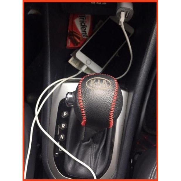 BỌC CẦN SỐ + TAY PHANH KIA RIO/ FORTE/ CERATO CÓ NÚT BẤM.DA BÒ THẬT KHÂU THỦ CÔNG, KHẮC LOGO HÃNG
