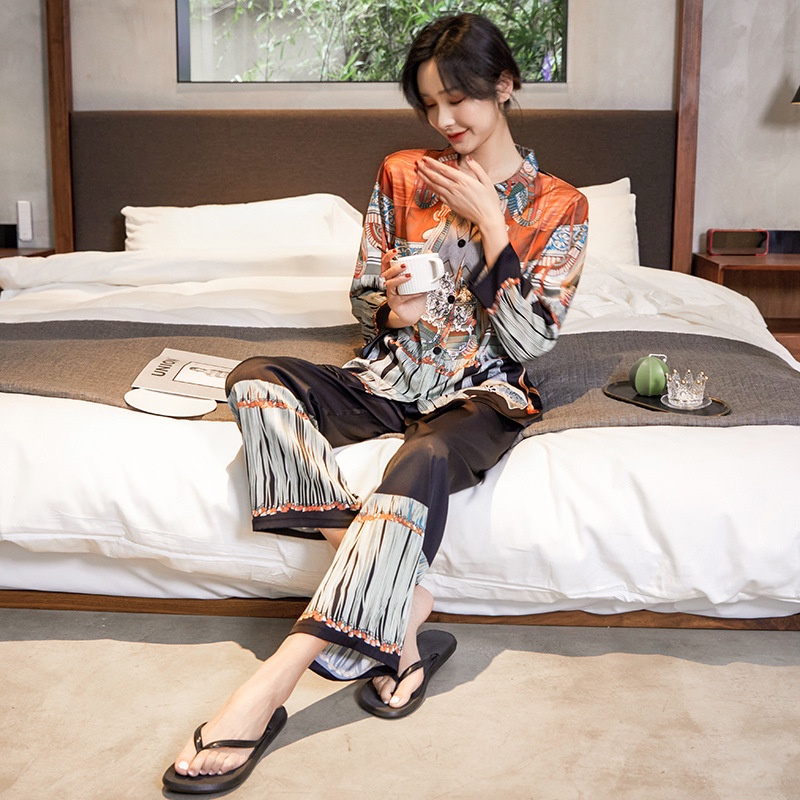 Bộ Đồ Ngủ Hai Mảnh Bằng Lụa Mát Tay Dài In Họa Tiết Thời Trang Mùa Xuân Mới Cho Nữ