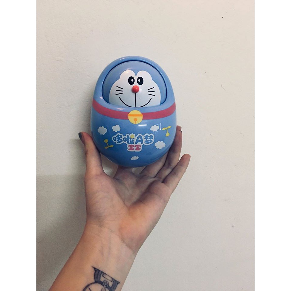 Lật đật Doraemon