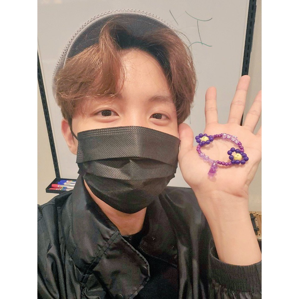 Sẵn - Vòng tay Cheapmoment BTS, JHOPE làm