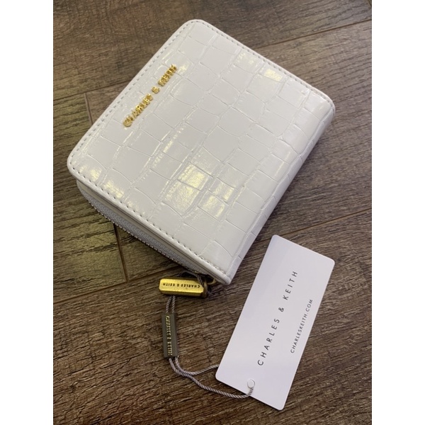 Ví da nữ Charles & Keith trắng