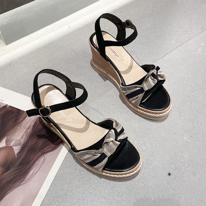 Giày sandal đế xuồng dày dặn phối ren kiểu mùa hè Hàn Quốc thanh lịch dễ phối đồ cho nữ 2022