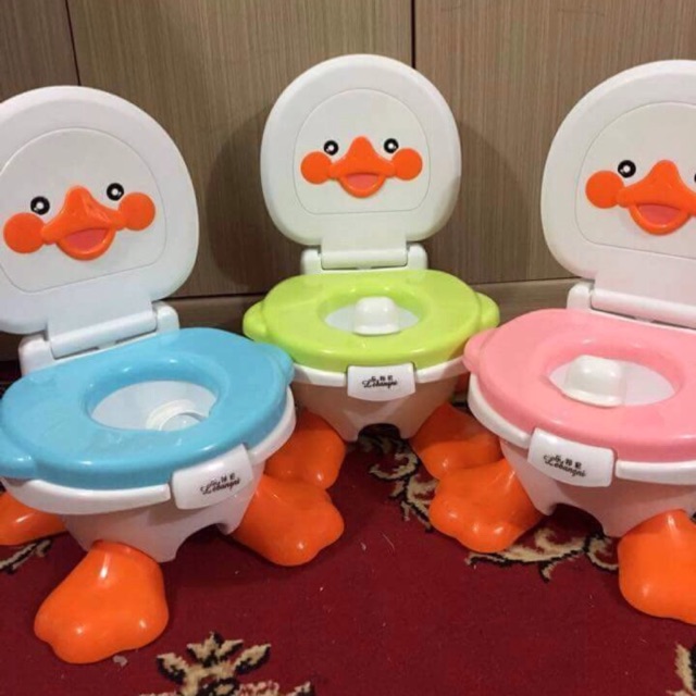 Bô vệ sinh hình vịt cho bé