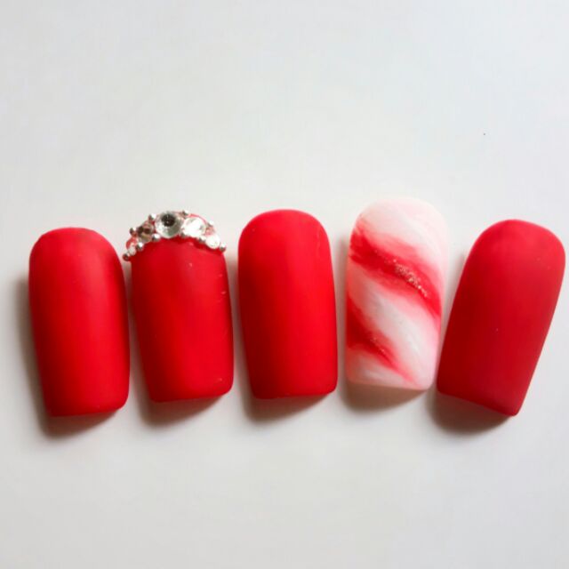 Nails box thiết kế vân đá đỏ,móng giả phong cách Hàn Quốc, nails box làm theo yêu cầu