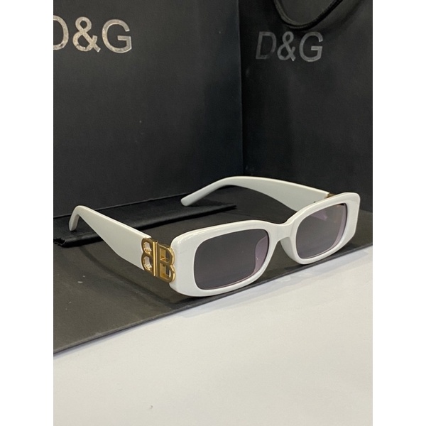 Kính chữ B BALENCIAGA gọng trắng logo vàng,dáng mắt nhỏ dễ đeo.thiết kế sang trọng,trẻ trung,chống UV400