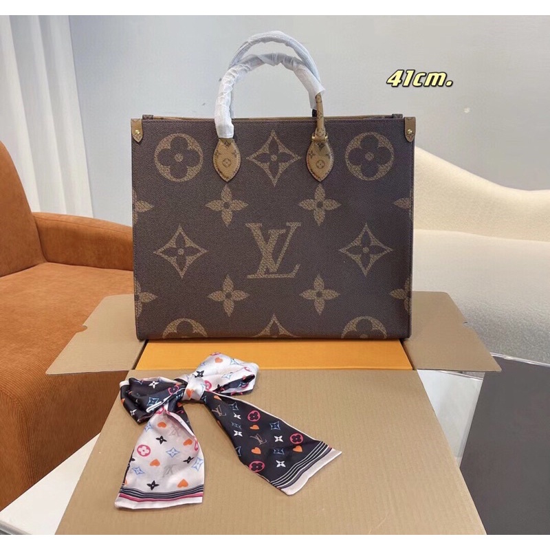 túi xách tay l.v onthe.go đựng cả thế giới size 35 và 41 hoạ tiết monogram bản vip fullbox