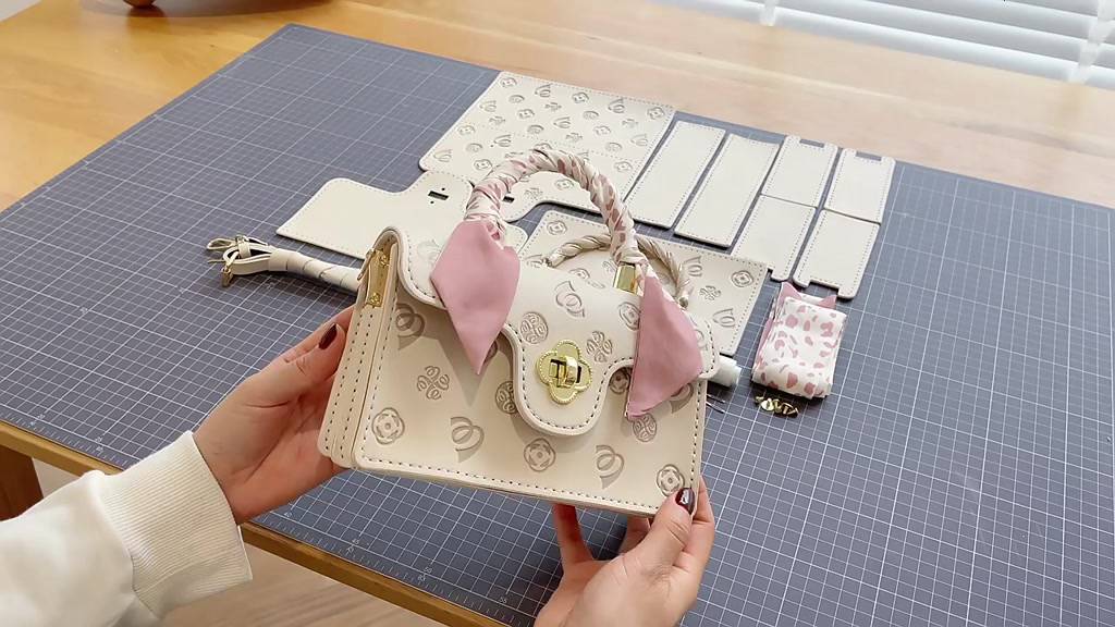 Túi tự đan hình hoa da PU cấp - Túi handmade đeo chéo làm quà tặng người yêu | BigBuy360 - bigbuy360.vn