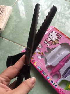 Kéo răng cưa