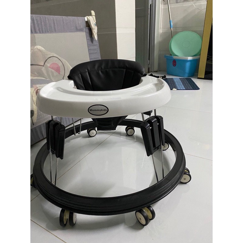 Xe tròn tập đi Mommykids, Xe tròn kiêm bàn ăn dặm điều chỉnh 5 cấp độ cho bé