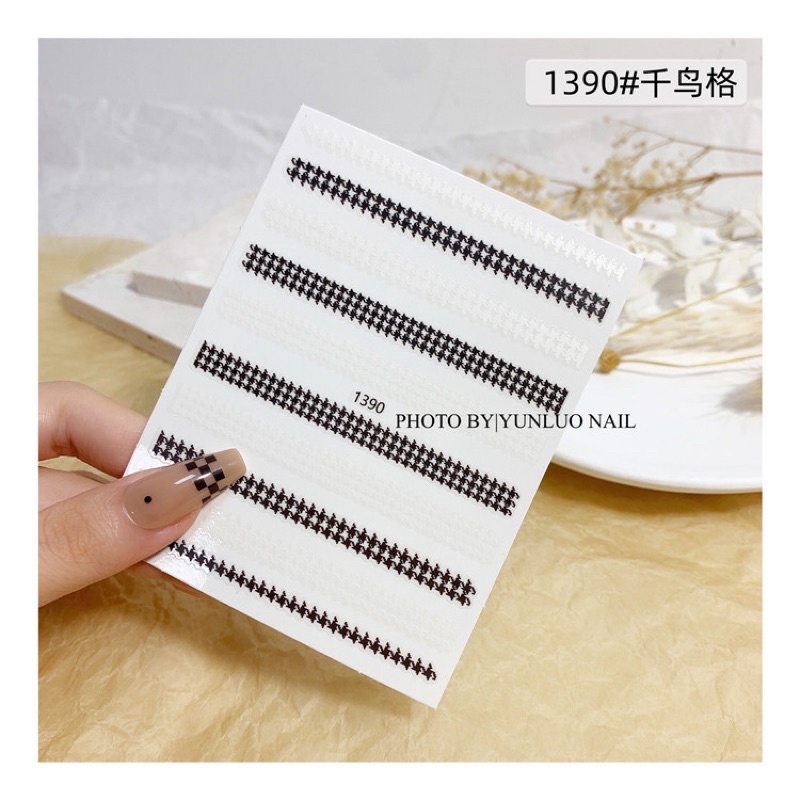 Sticker kẻ dán móng tay