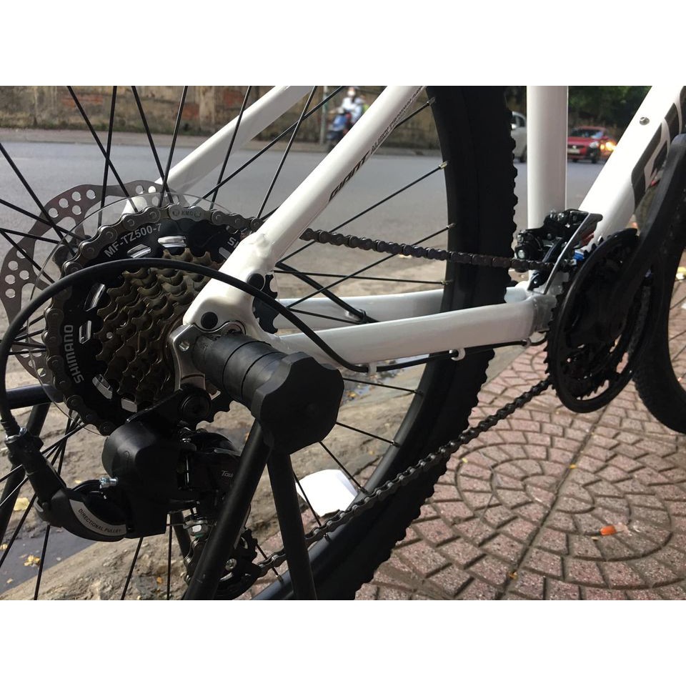 Xe đạp địa hình GIANT ATX720 phiên bản 2022, Khung sườn hợp kim nhôm ATX 7 Alluxx 3 lớp phủ bóng, màu đen trắng