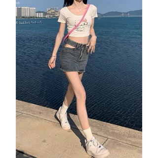 Chân váy jeans khoét hông