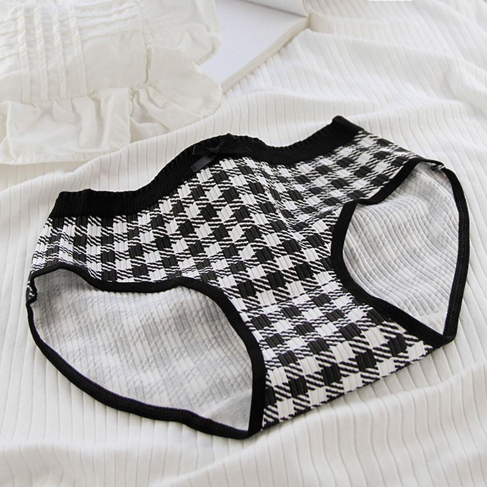 Quần Lót Nữ Cạp Thấp Họa Tiết Lưới Gợn Sóng Và Chấm Bi Màu Ngà