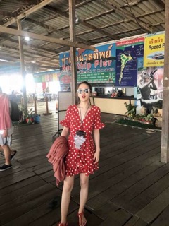 Váy đỏ chấm bi retro