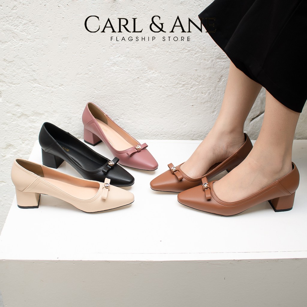 Carl & Ane - Giày cao gót mũi vuông phối nơ đính đá cao 5cm màu bò _ CP007 | BigBuy360 - bigbuy360.vn