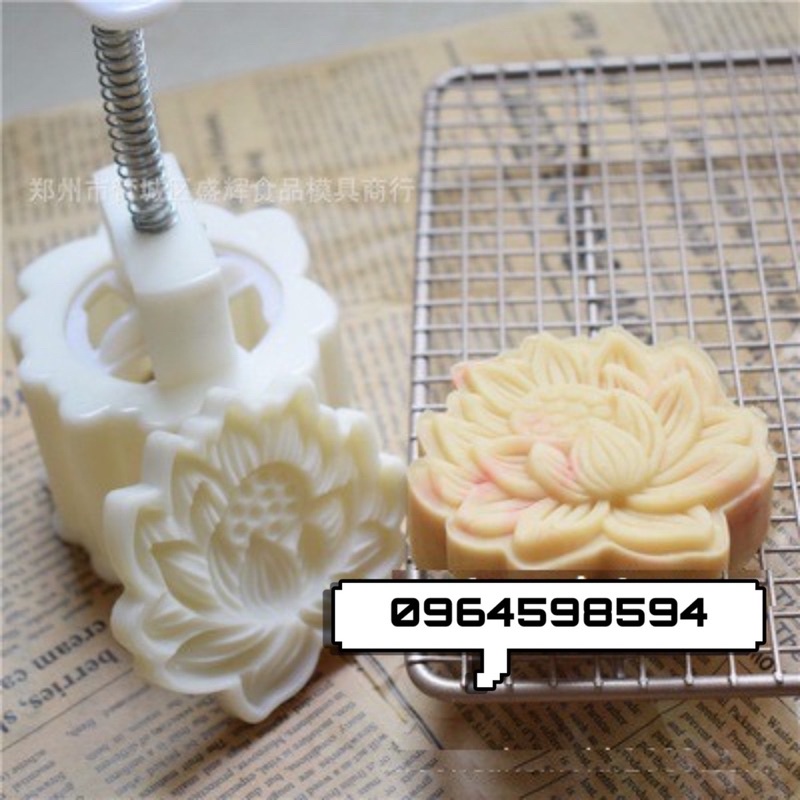 Khuôn trung thu lò xo mẫu hoa sen 50g,150g