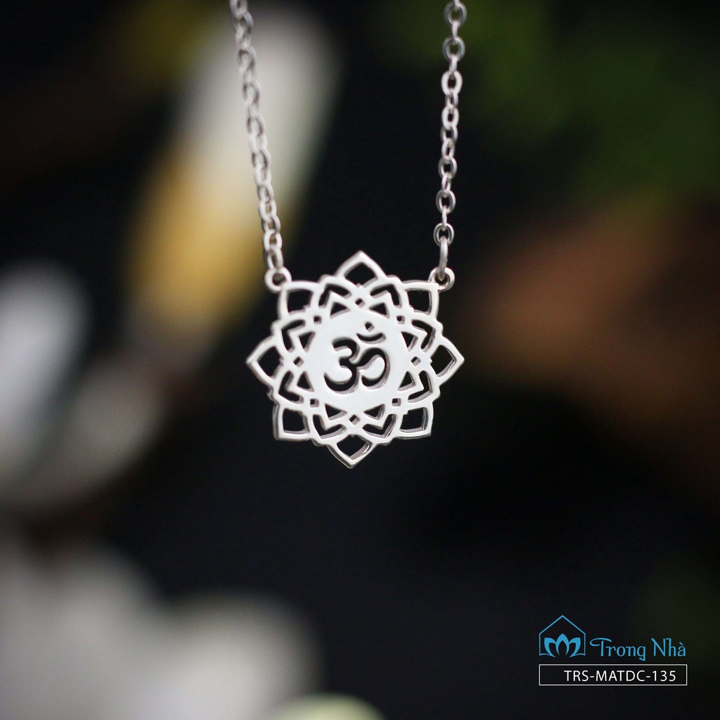 Dây chuyền Mandala và chữ Om - Trang sức Bình An - Trong Nhà