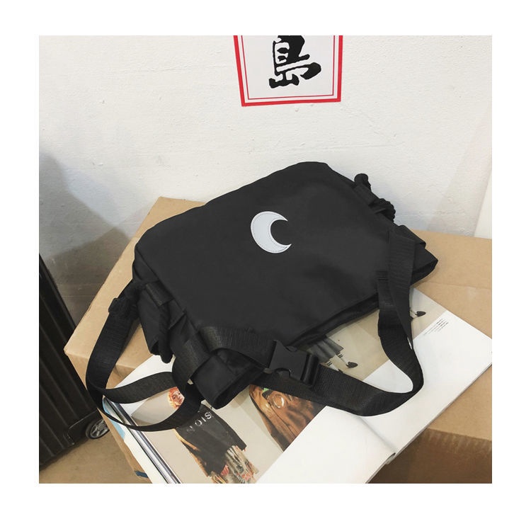 Túi Xách Đeo Vai Hình Mặt Trăng Phản Quang Phong Cách Thời Trang Nhật Bản Cho Nam Giới