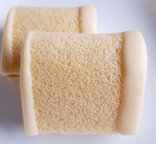 Bánh bông lan chuối xếp Bourbon