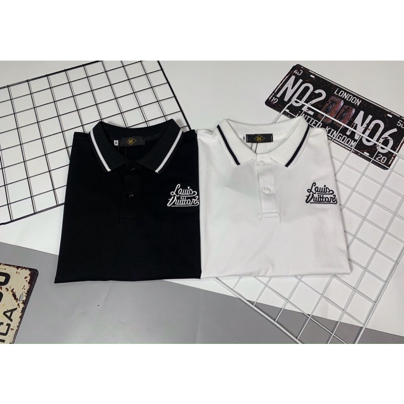 Áo thun nam cổ trụ, logo thêu đơn giản