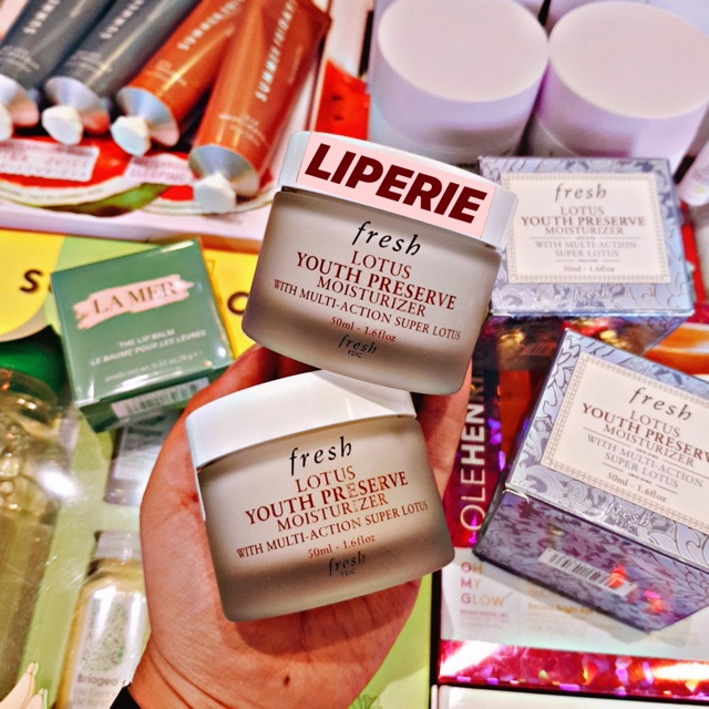 Kem dưỡng hoa sen ban ngày Fresh Lotus Youth Preserve Face Cream
