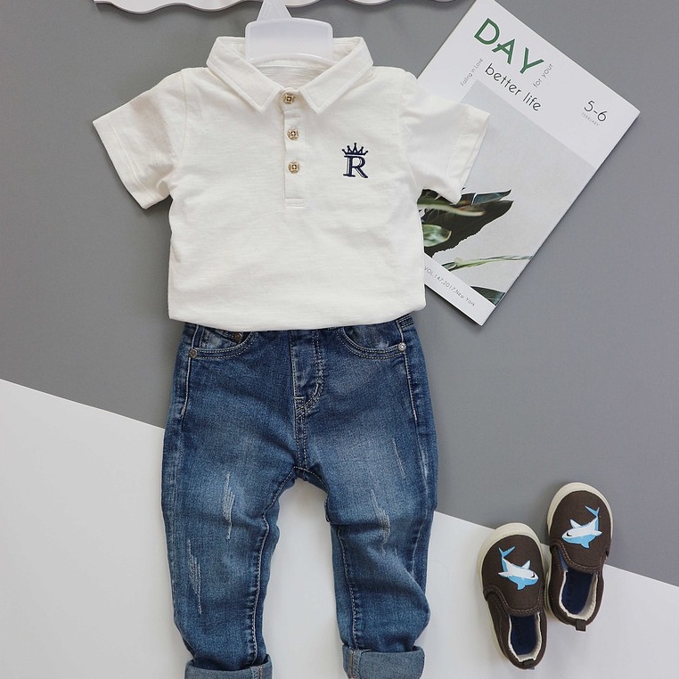 Bộ quần Jean và Áo Thun Cotton trắng Cổ bẻ Bé 12 tháng – 5 tuổi