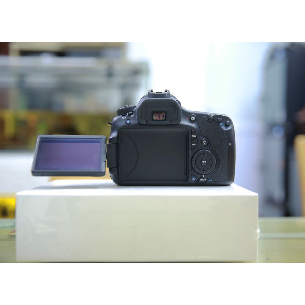 Máy ảnh Canon EOS 60D kèm ống kính 18 55 thế hệ chống rung đời 2
