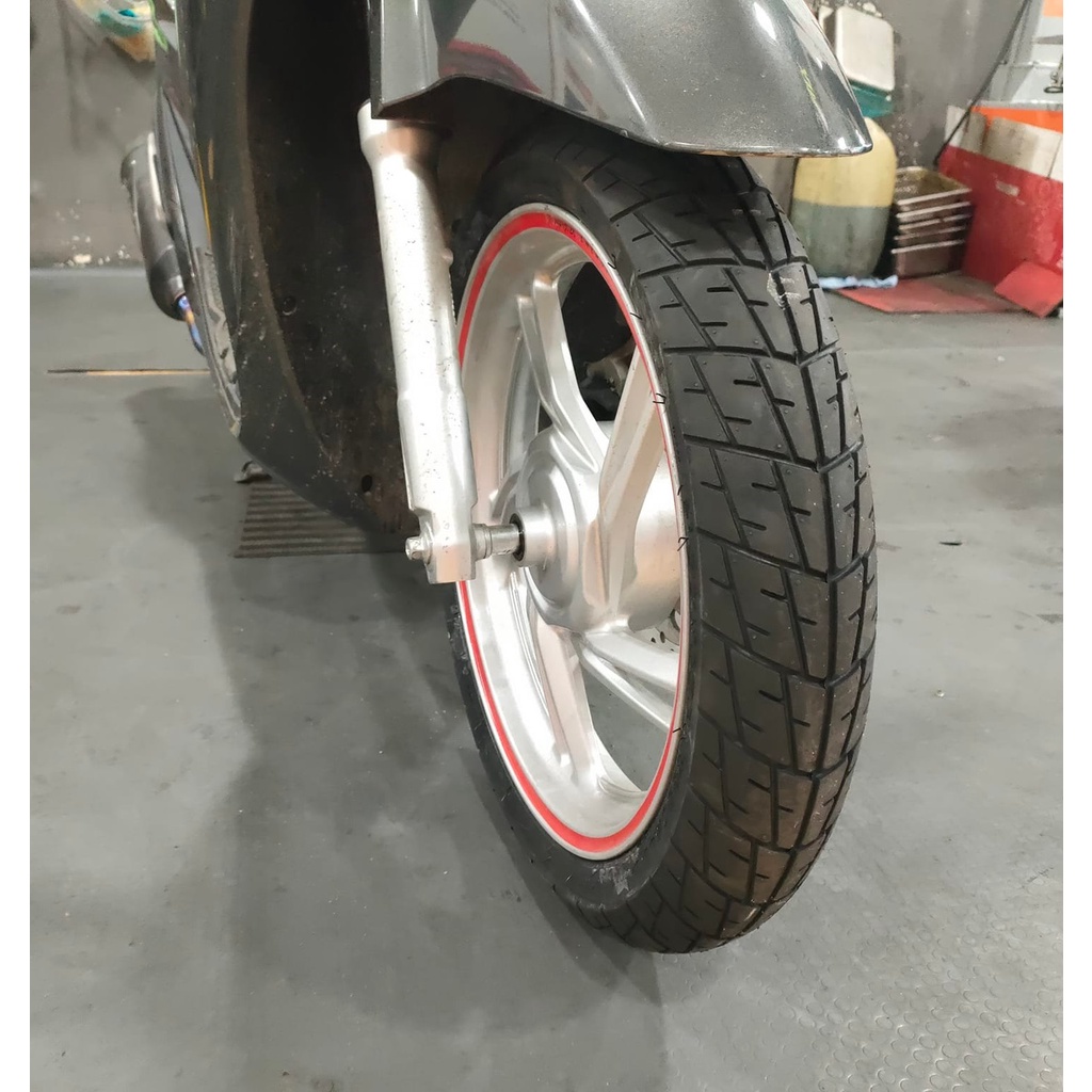 Vỏ Dunlop 100/80-16 gai K330A gắn bánh trước SHVN