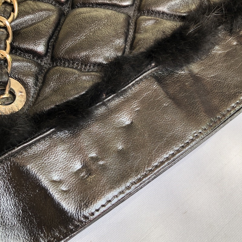 Túi chuẩn si. Túi qua sử dụng. Khách vui lòng xem hình , tuia đã báo lỗi và giảm giá kg áp dụng hoàn trả cho sp.Thanks .