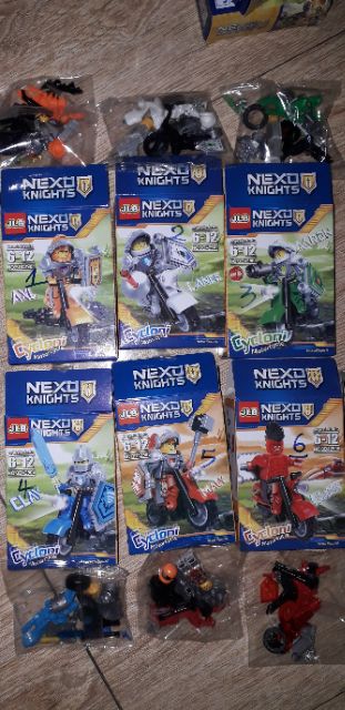 Lắp ráp 1 hộp Lego_Nexo Knihgts Power xe mô tô 3D429 có nhiều chi tiết