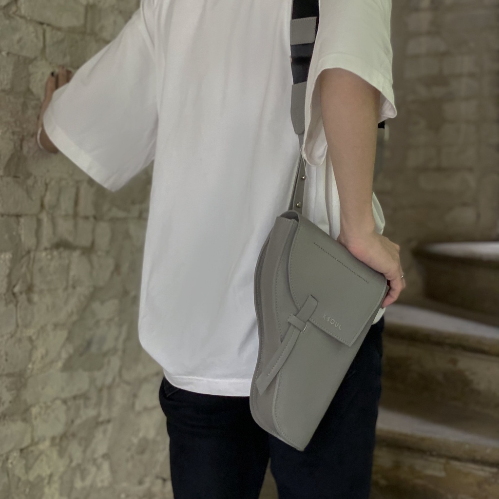 KSOUL Túi Đeo Chéo Gun Cross Bag Màu Xám Da PU