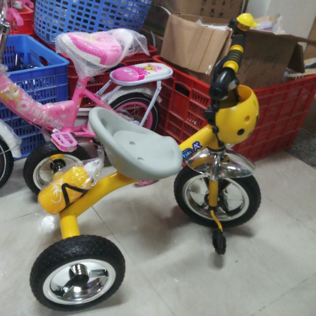 Xe đạp cho bé ( quà tặng của Enfa A + )