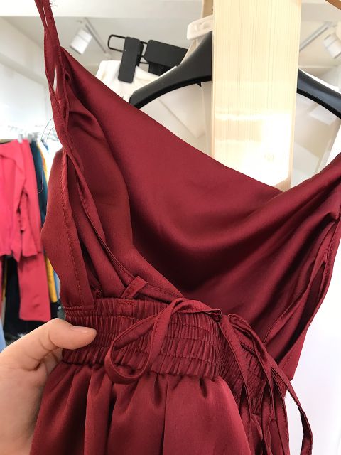 ĐẦM LỤA HAI DÂY HỞ LƯNG SIÊU XINH - ẢNH THẬT NHÉ - GOLD DRESS | BigBuy360 - bigbuy360.vn