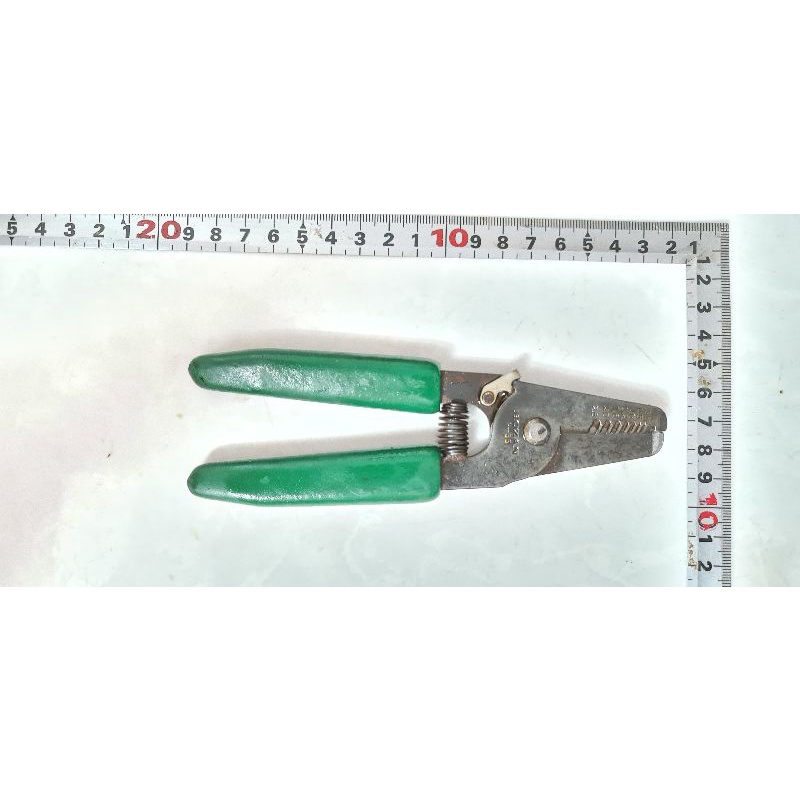 Kìm cắt tuốt dây Hozan P95 nhật bãi