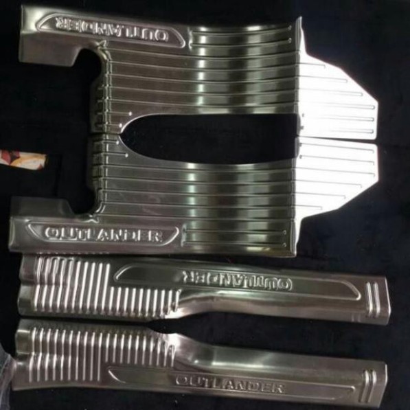 Ốp bậc trong ngoài xe Outlander 2018- 2021 mẫu INOX