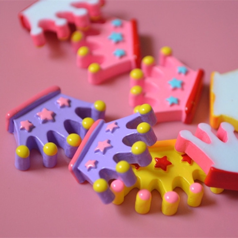 sticker cross họa tiết vương miện được chọn màu
