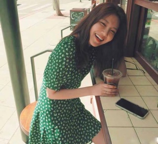 Váy hoa nhí thắt dây eo