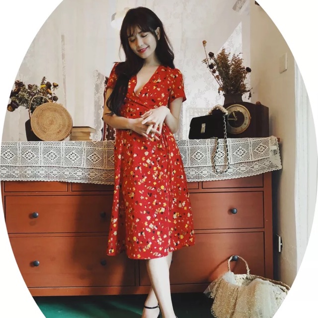 Váy hoa nhí đỏ