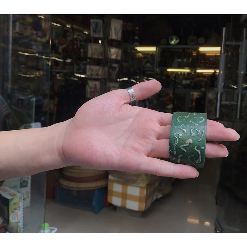 Vòng tay bản to phong cách boho