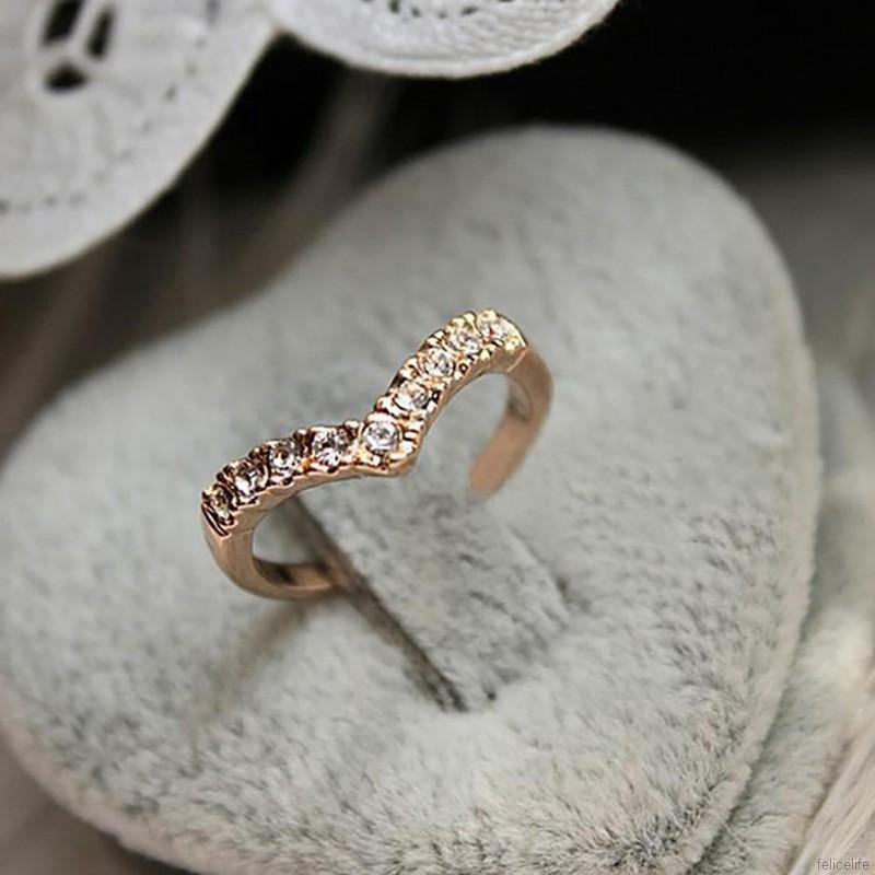 Nhẫn hợp kim hình chữ V đính đá độc đáo