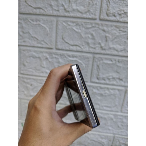 Blackberry 9981 bạc