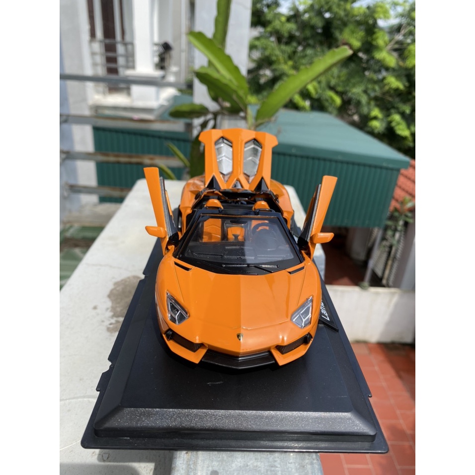 MÔ HÌNH XE LAMBORGHINI AVENTADOR LP700-4 ROADSTER 1:24