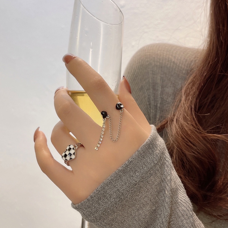 Bộ Nhẫn Hở Phối Dây Xích Và Họa Tiết Caro Phong Cách Hàn Quốc Thời Trang