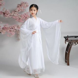Trang phục cổ trang trẻ em 2 ảnh sau là ảnh thật