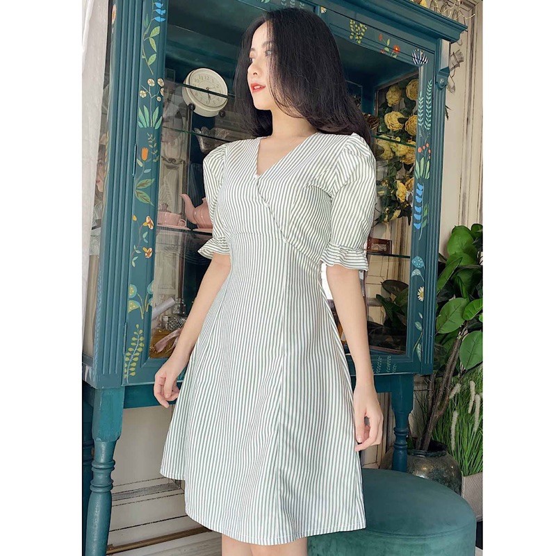 Đầm công sở nữ thiết kế dễ thương dáng chữ a tay ngắn giúp thon cao tôn vòng eo con kiến - Thời trang Lux W | BigBuy360 - bigbuy360.vn