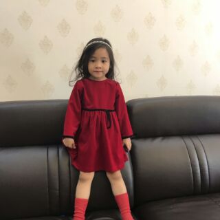 Váy nhung tăm đỏ cho bé
