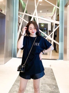Áo thun chữ thêu