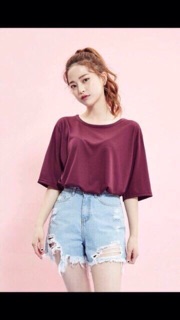 Combo yếm và áo thun phom rộng 200k