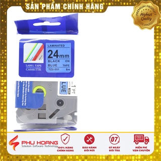 Nhãn in TZ2-551, Khổ rộng 24mm, chữ đen nền xanh dương (Black on blue), nhãn đa lớp, bám dính cao