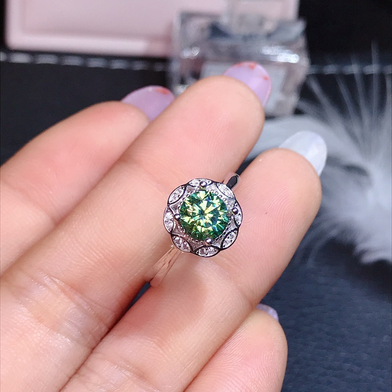 Nhẫn Moissanite thời trang sang trọng